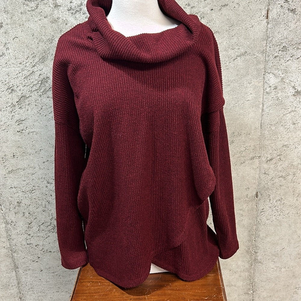 Chelsea & Theodore. Ribbed Maroon sweater. Size L